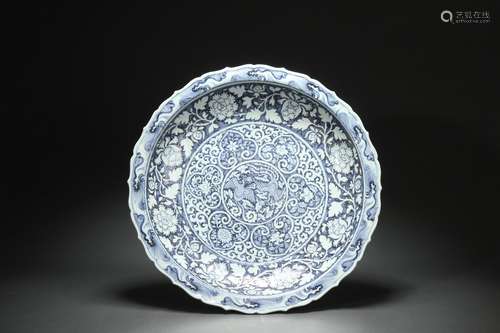 Blue-and-white Large Dish with Interlaced Flowers Design and...