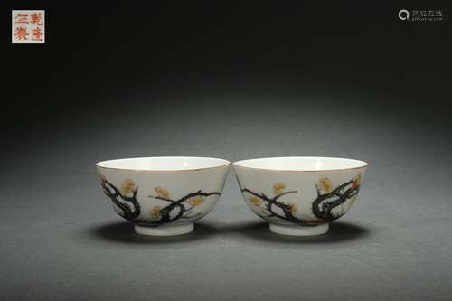 Pair Famille Rose Bowls with Floral Design, Qianlong Reign P...