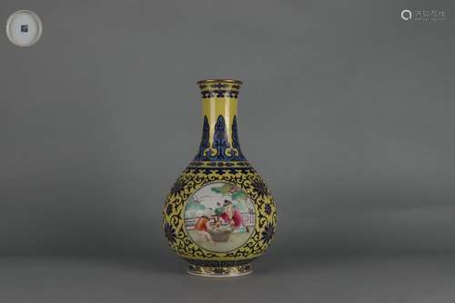 Blue-and-white Vase with Interlaced Lotus and Famille Rose D...