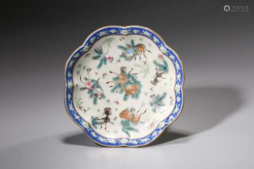 Famille Rose Dish with Sunflower-shaped Design and Goldfish ...