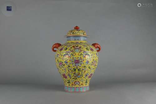 Famille Rose Hat-covered Jar with Interlaced Lotus Flower De...