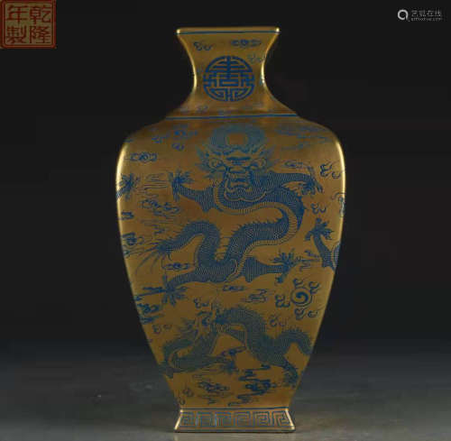 Gilding Green Square Bottle with the Pattern of Dragon in th...