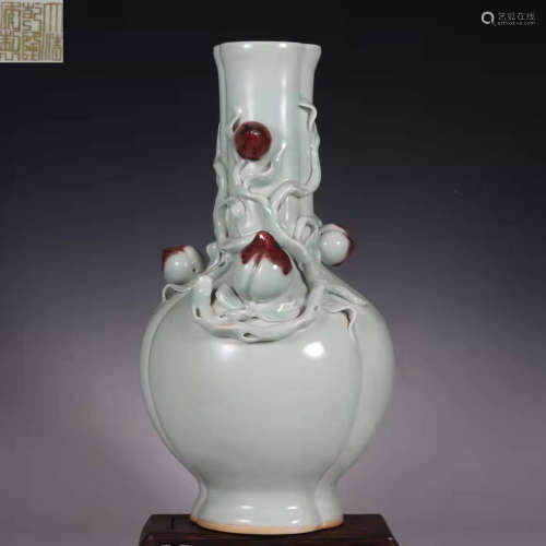 Cyan Glaze Vase in the Qing Qianlong Dynasty
