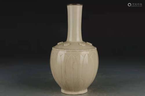 Creamed-coloured Glaze with the Pattern of Lotus