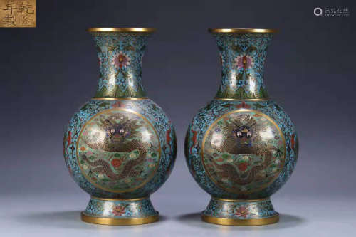 A Pair of Cloisonne Vase with the Pattern of Dragon