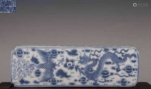 Blue-and-white Pillow with the Pattern of Dragon in the Qing...