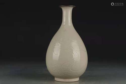 Ding Kiln Jade Vase Carving eith Dragon