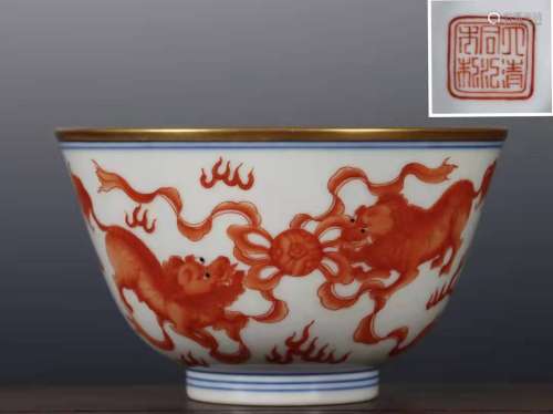 Glazed Red Bowl with the Pattern of  Lion and Hydrangea