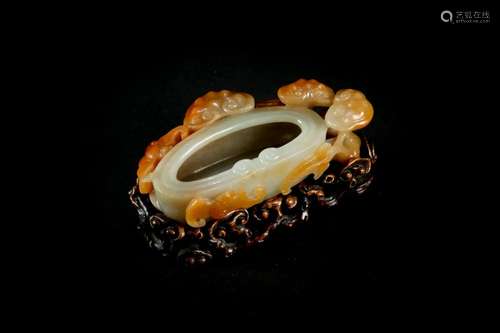 A Carved Hetian White Jade Ruyi Formed Brush Washer