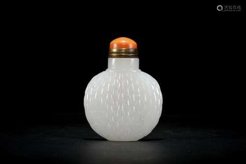 A Carved Hetian White Jade Snuffle Bottle