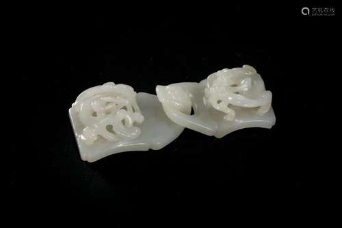 A Carved Hetian White Jade Dragon Buckle