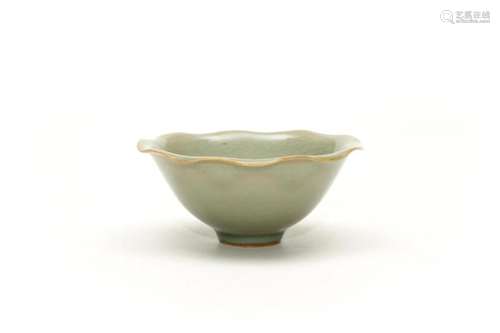 A Lobed Longquan Celadon Tea Bow