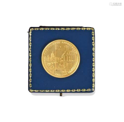 An Elizabeth II Gold Commemorative Medal, by Tower Mint Ltd....