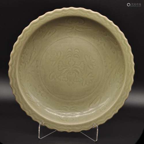 Empress Duc Tu Cung's Celadon Glazed Peony Charger