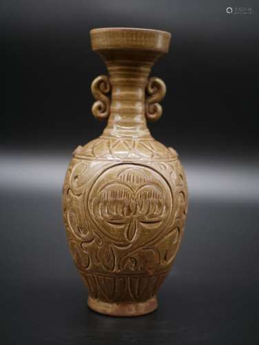 Vietnamese Tran Dynasty Brown Glazed Celadon Plum Jug