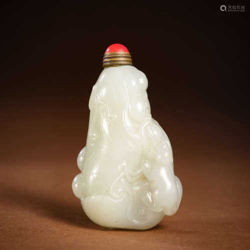 Hetian jade snuff bottle from the Qing Dynasty