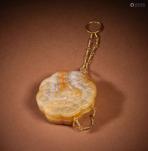 Gilded agate sachet from the Qing Dynasty