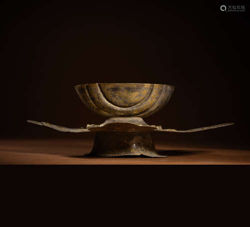 Gilt cup holder in song Dynasty