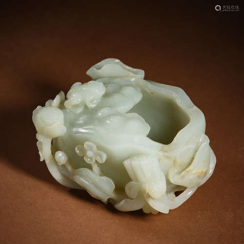 Hetian jade brush wash of the Qing Dynasty