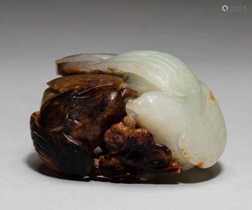 Hetian jade magpies ascend plum trees in qing Dynasty