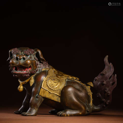 Bronze gilt lion from qing Dynasty