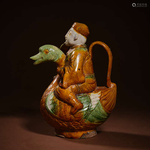 Three-color figure pot of liao Dynasty