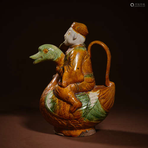 Three-color figure pot of liao Dynasty