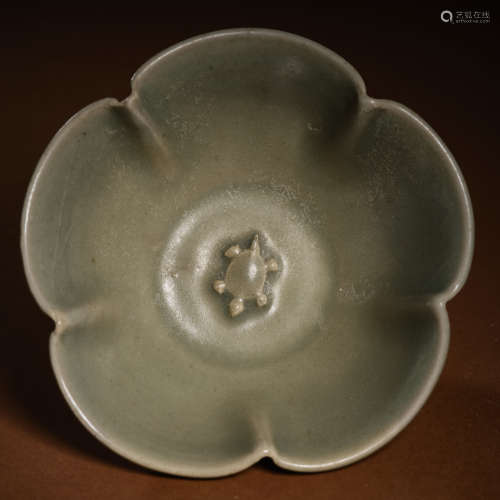 Yaozhou Flower mouth bowl in the Song Dynasty