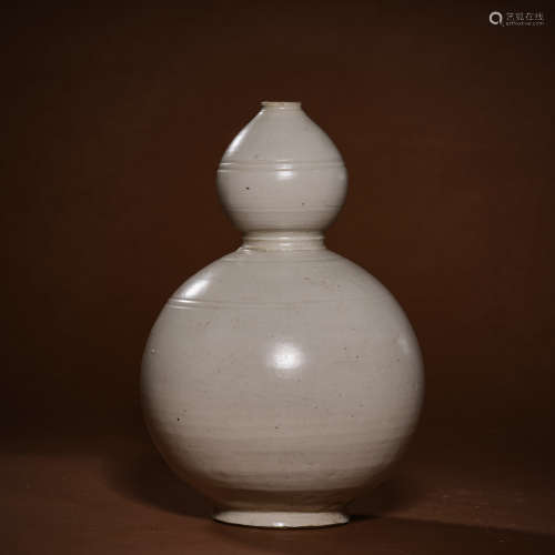 Calabash bottle of ding kiln in Song Dynasty