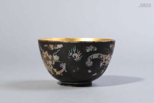 Mop-Inlaid Lacquerware Dragon Bowl