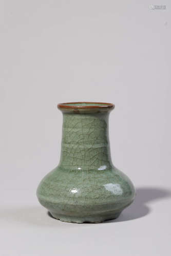 Ge Type Bottle Vase