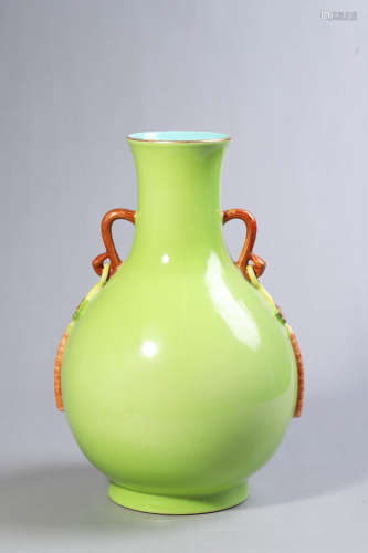 Green Glaze Ruyi-Eared Globular Vase