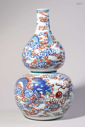 Wucai Glaze and Underglaze Blue Dragon Double-Gourd Vase