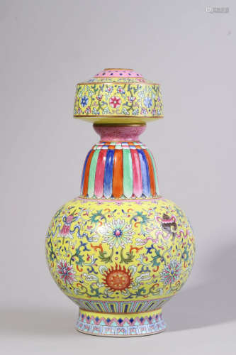 Famille Rose Penba-Style Vase