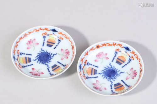 Pair of Wucai Glaze Plates