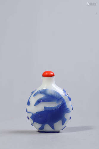 Blue Overlay White Glass Carp Snuff Bottle