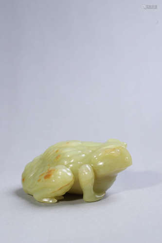 Carved Yellow Jade Toad Ornament