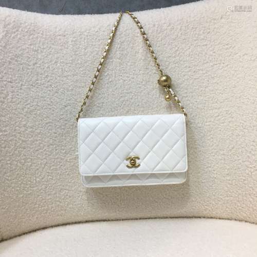 chanel woc 白色金球斜跨