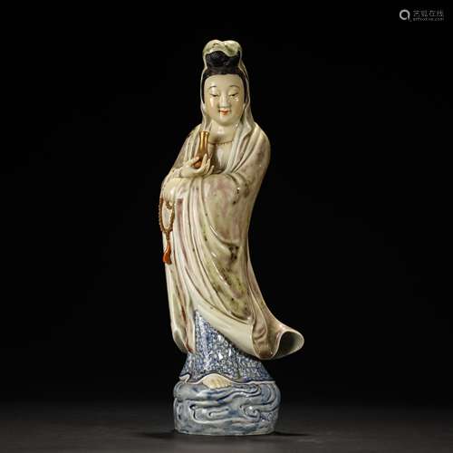 Qing Dynasty blue and white cowpea red Guanyin statue