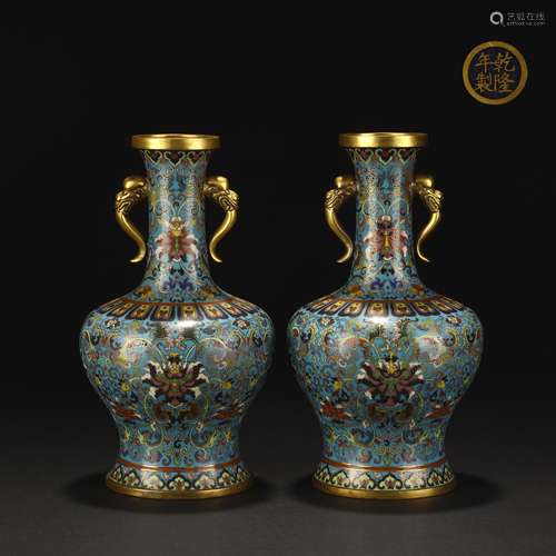 A pair of cloisonne flower elephant amphora in Qing Dynasty