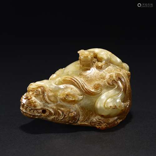 Ancient jade ornaments of auspicious animals