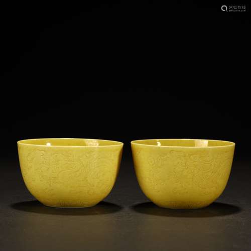 A pair of egg yolk glazed dragon cups in Qing Dynasty