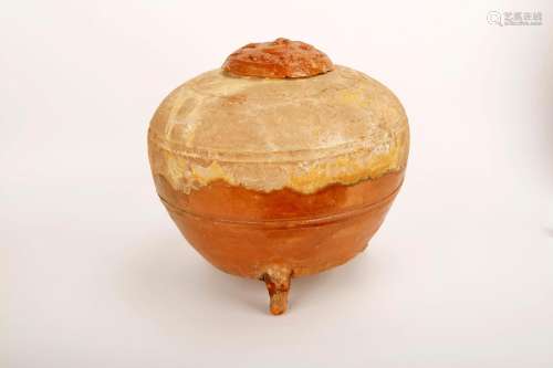 A HAN DYNASTY YELLOW GLAZED JAR AND COVER.C567
