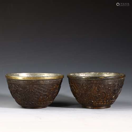 A pair of coconut shell carved flower cups in Qing Dynasty