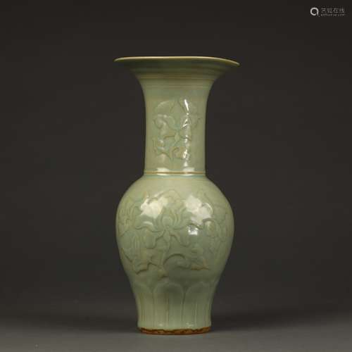 Longquan kiln carved vase