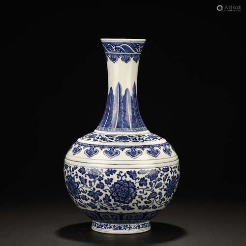 Qing Dynasty blue and white bottle