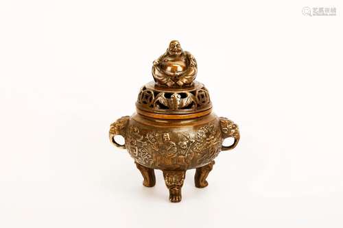 A BRONZE TRIPOD CENSER. THE BASE MARKED WITH DA MING XUAN DE...