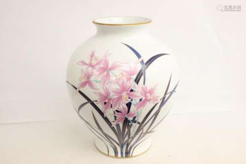 Japanese porcelain jar in original presentation box
