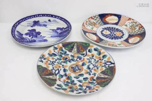 2 vintage Japanese imari plates and a b&w plate