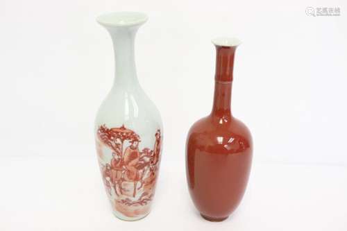 2 porcelain vases